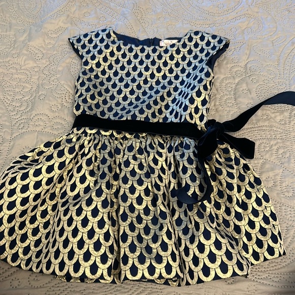 Halabaloo navy/gold holiday dress. Cap sleeve, full skirt, navy velvet tie. 2T - Picture 14 of 15